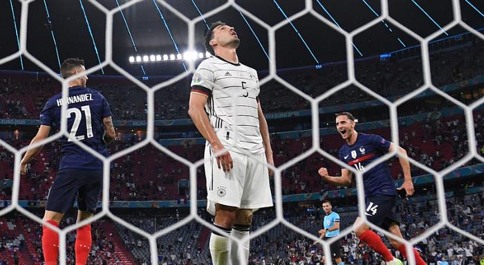 法国队在主场比赛中取得胜利，积分榜领先