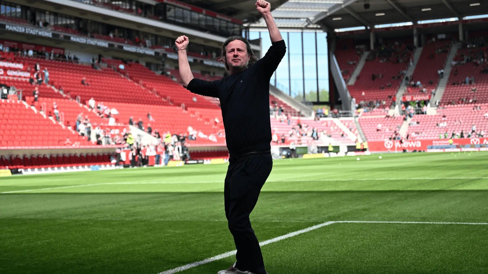 美因茨球员在比赛中展现出出色的发挥