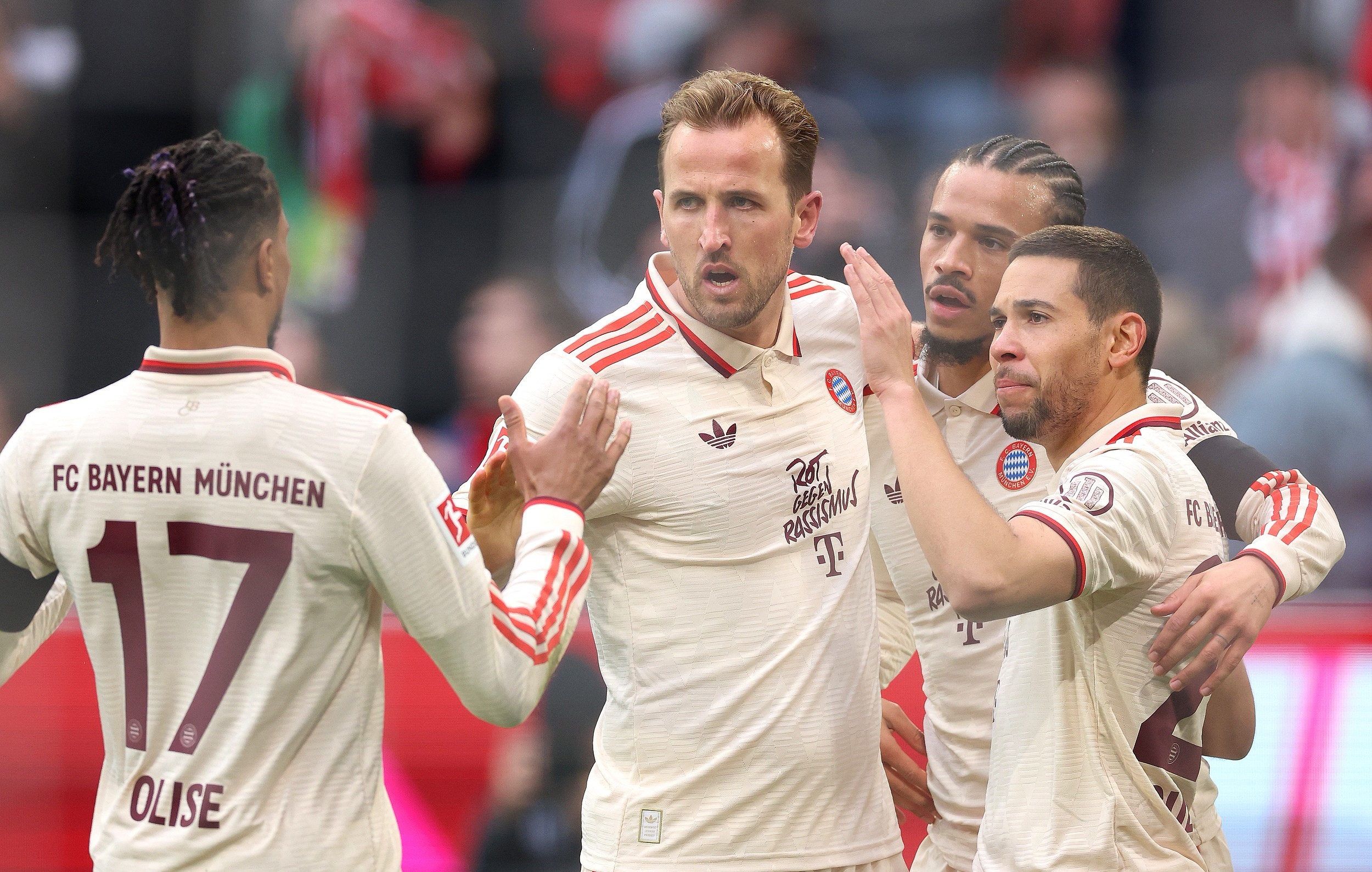 包含拜仁慕尼黑坚挺阵型，力保欧冠前进的词条