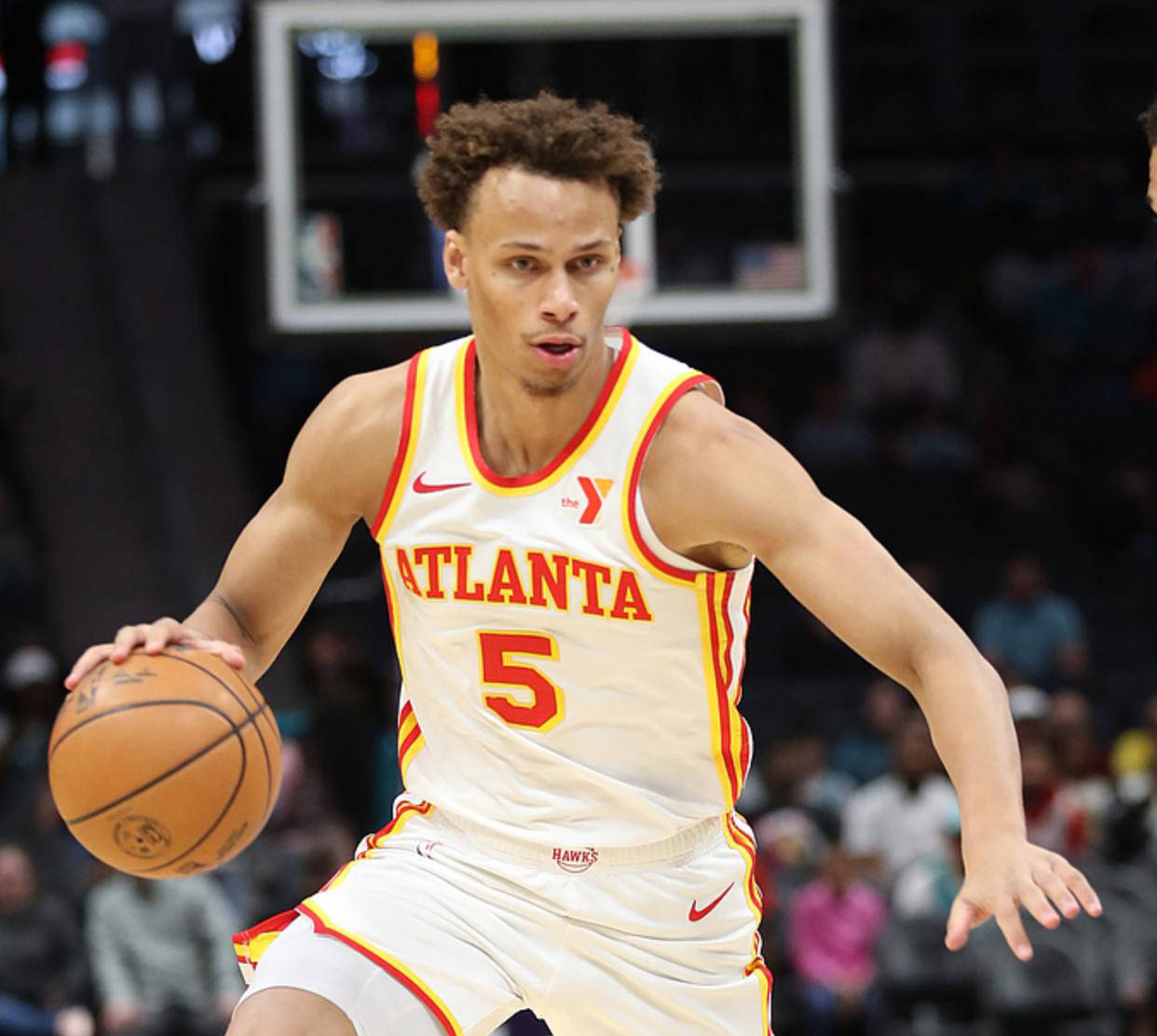 老鹰擒人，特雷杨轰下分