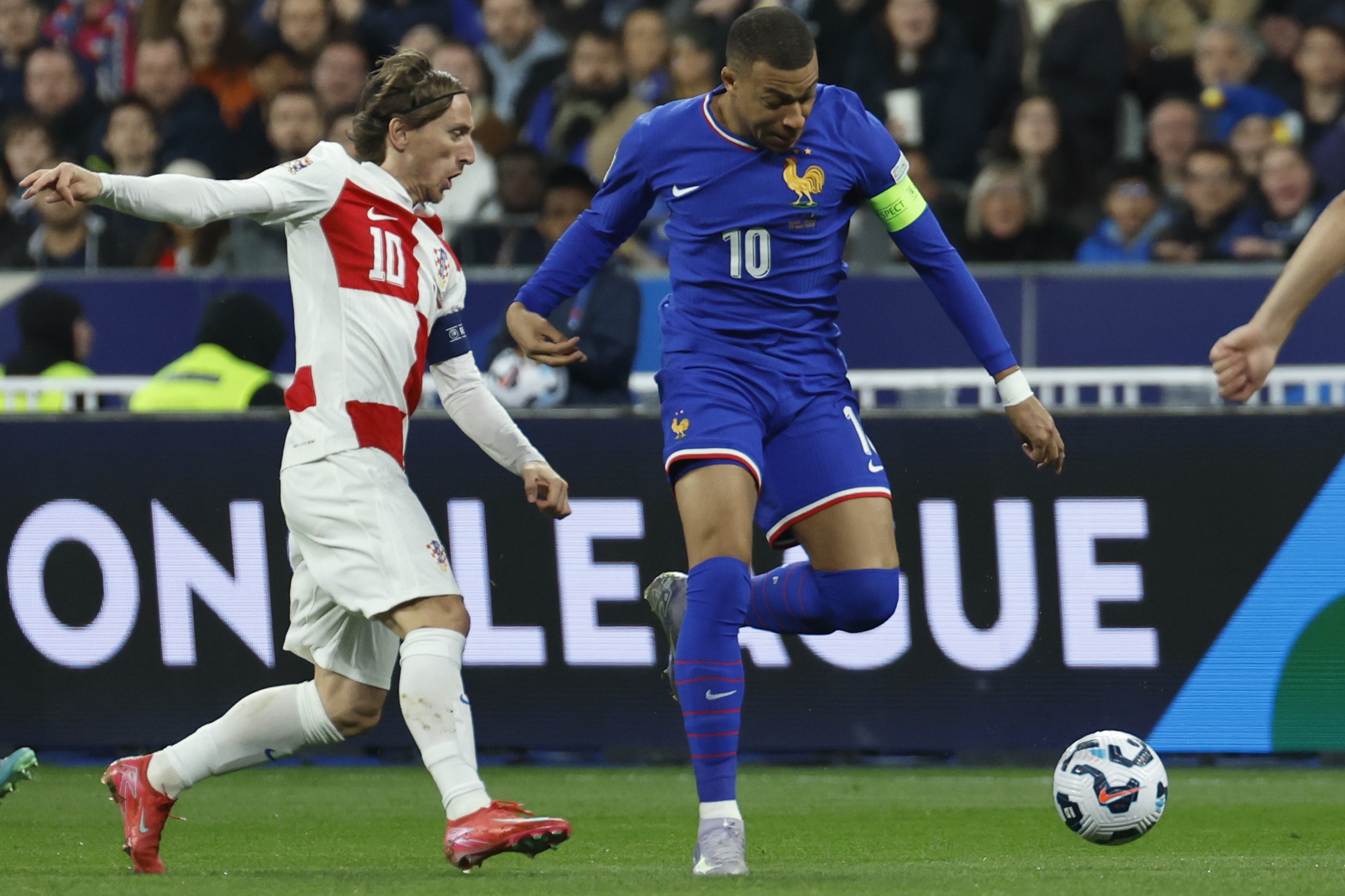 欧洲国家足球赛震撼开幕,强队对阵引人关注的简单介绍 欧洲国家足球赛震撼开幕,强队对阵引人关注的简单介绍