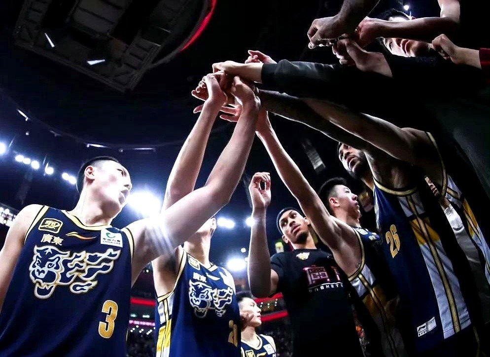 联手合作!球队团结奋战,向胜利无限接近的简单介绍 联手合作!球队团结奋战,向胜利无限接近的简单介绍