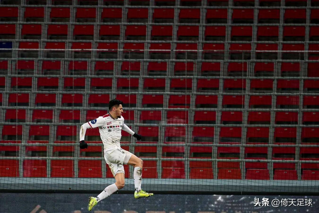 里昂主场不敌马赛,法甲竞争更加激烈 里昂主场不敌马赛,法甲竞争更加激烈