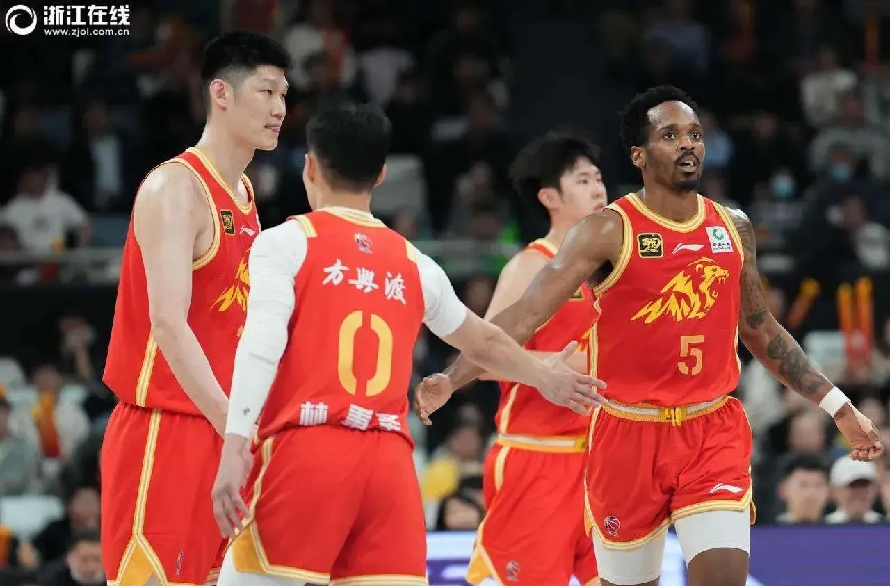 包含北京队击败对手，意外地占据巨大优势的词条